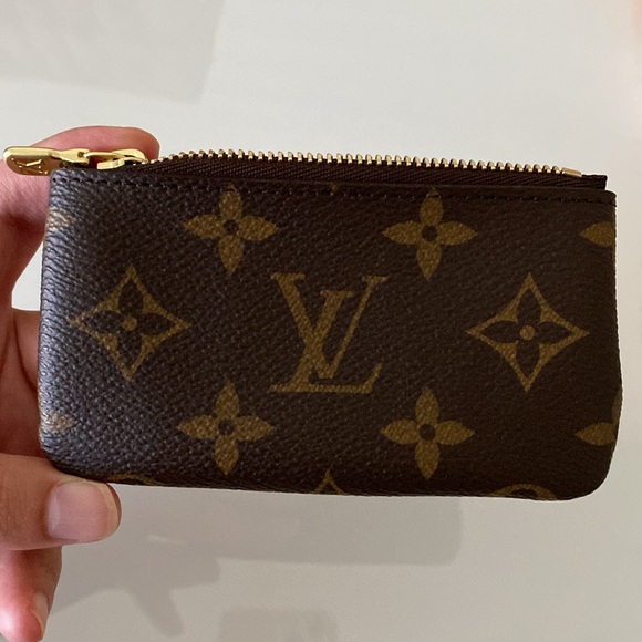 Louis Vuitton Key Pouch in Monogram print - Picture 5 of 9